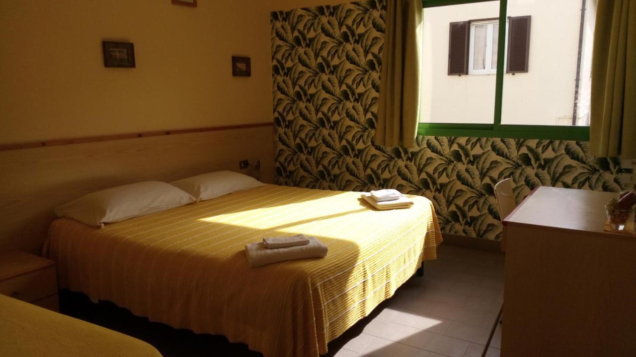 מרינה די קסטנייטו קרדוצ'י Hotel Lupo Di Mare מראה חיצוני תמונה